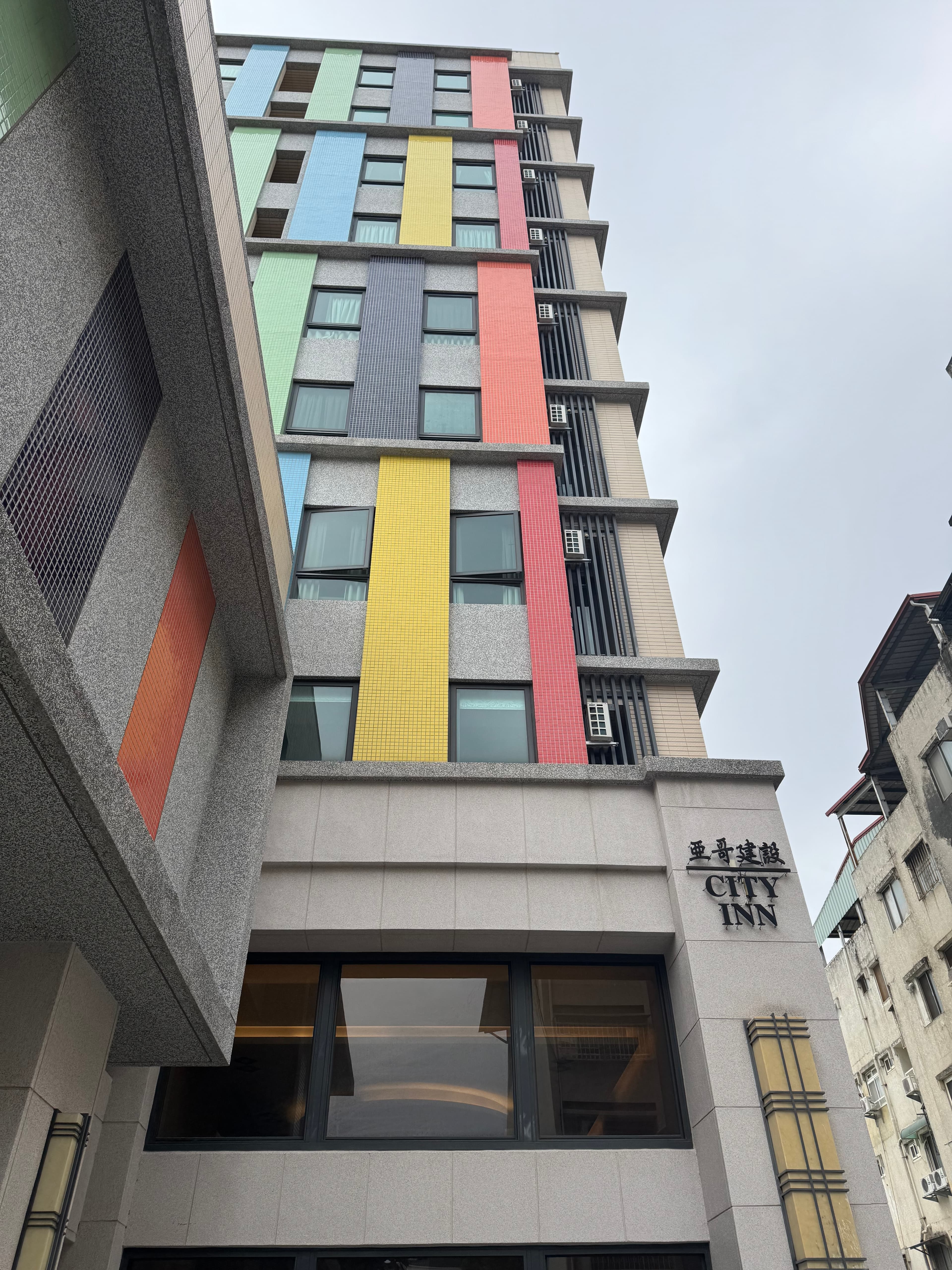 台中亞哥 City Inn 外牆清潔專案 - 大樓外牆清洗清潔後 - General Drone Service